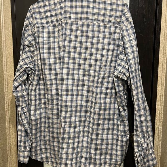 Xl button up - Picture 2 of 4
